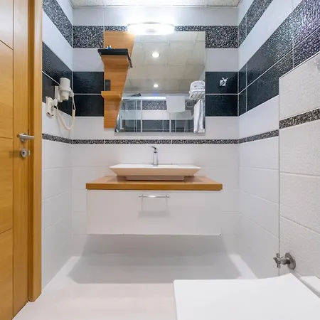 Bulvar Hotel 3*