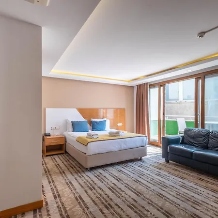 Bulvar Hotel 3*