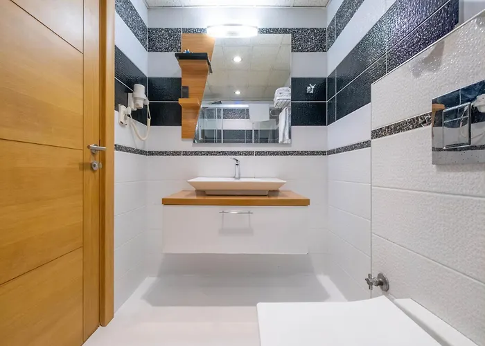 Bulvar Hotel 3*